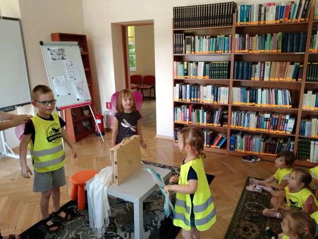 Na zdjęciu dzieci z przedszkola